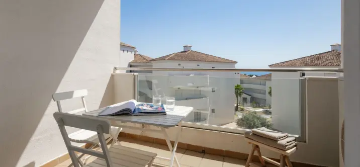 Долгосрочная аренда апартаментов на среднем этаже в Manilva 0