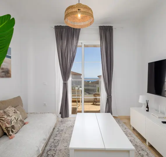 Долгосрочная аренда апартаментов на среднем этаже в Manilva