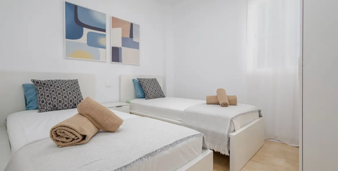 Долгосрочная аренда апартаментов на среднем этаже в Manilva 7