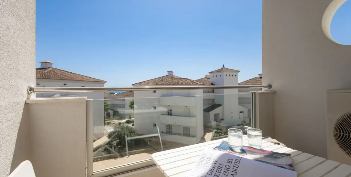 Долгосрочная аренда апартаментов на среднем этаже в Manilva 14