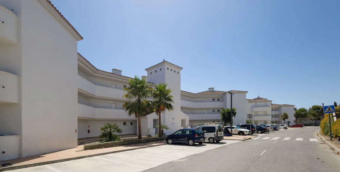 Долгосрочная аренда апартаментов на среднем этаже в Manilva 17