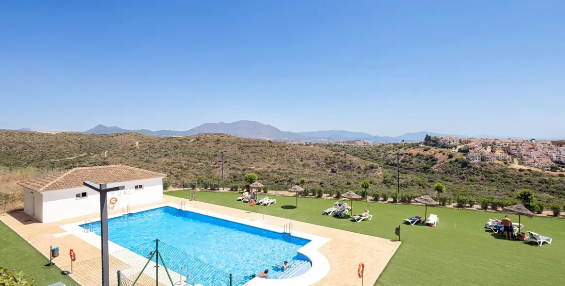 Долгосрочная аренда апартаментов на среднем этаже в Manilva 19