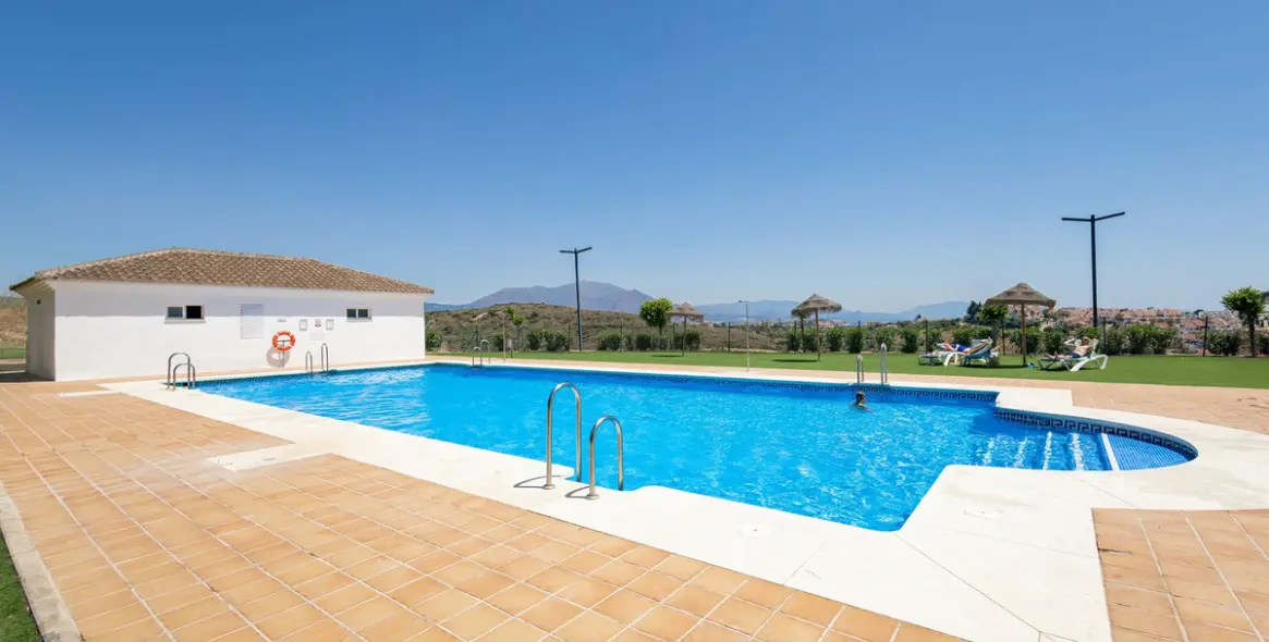 Долгосрочная аренда апартаментов на среднем этаже в Manilva 20