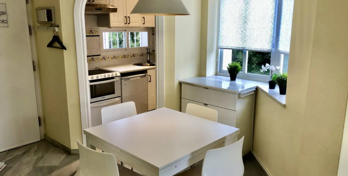 Short-term rent of middle floor apartment in Calahonda 4