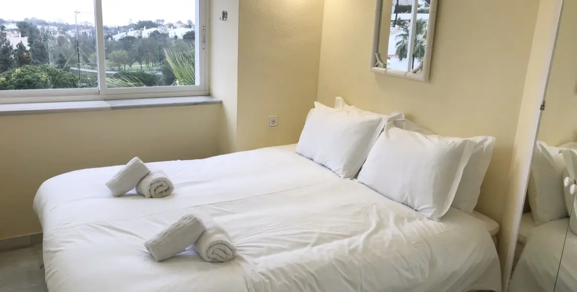Short-term rent of middle floor apartment in Calahonda 8