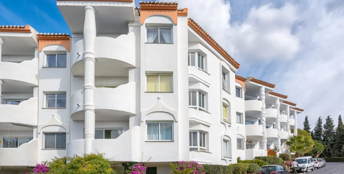 Short-term rent of middle floor apartment in Calahonda 10
