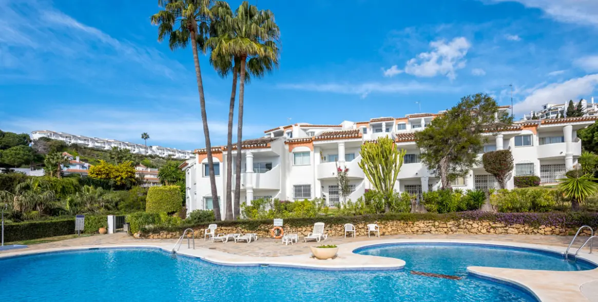 Short-term rent of middle floor apartment in Calahonda 12
