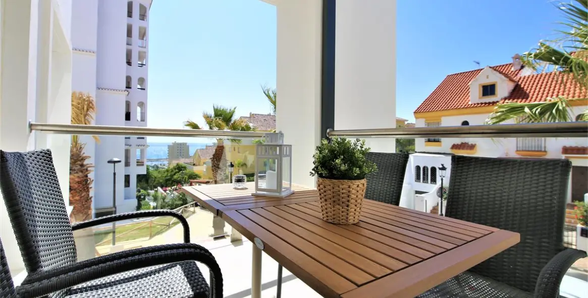 Краткосрочная аренда апартаментов на среднем этаже в Estepona 1