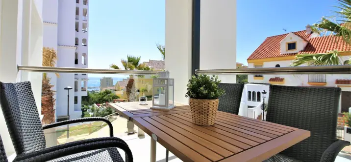 Short-term rent of middle floor apartment in Estepona 0