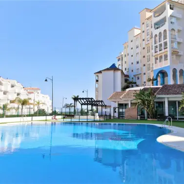 Short-term rent of middle floor apartment in Estepona