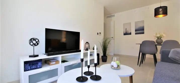 Short-term rent of middle floor apartment in Estepona 2