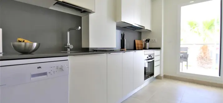 Short-term rent of middle floor apartment in Estepona 3