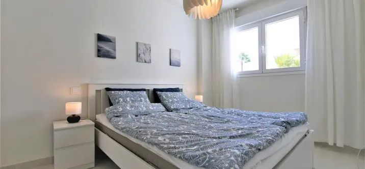 Short-term rent of middle floor apartment in Estepona 4