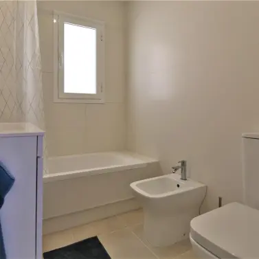 Short-term rent of middle floor apartment in Estepona