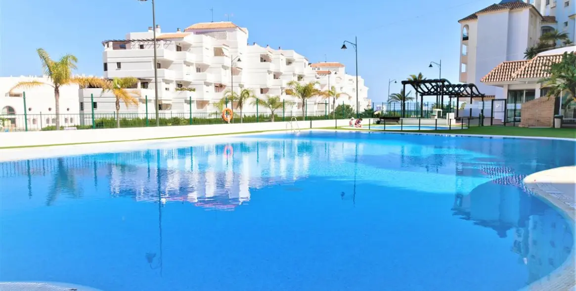 Краткосрочная аренда апартаментов на среднем этаже в Estepona 10