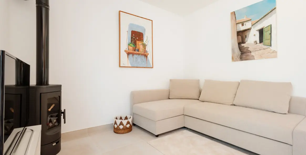 Long-term rent of detached villa in Costabella 2