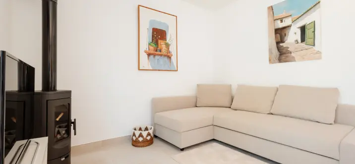 Long-term rent of detached villa in Costabella 1