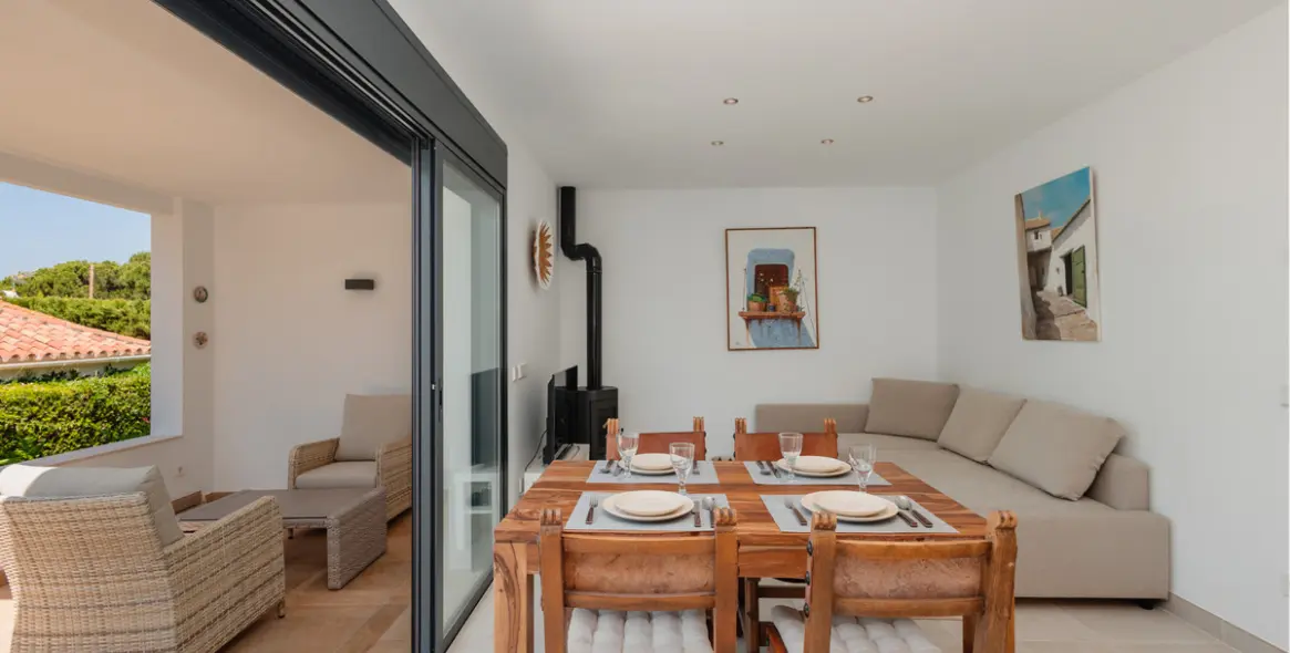 Long-term rent of detached villa in Costabella 3