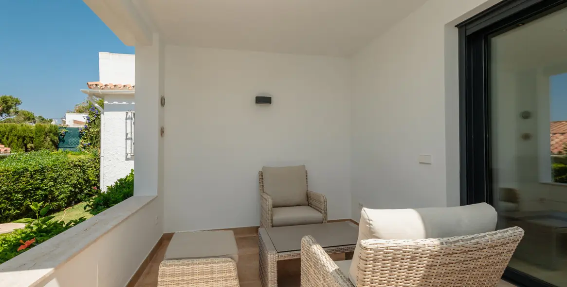 Long-term rent of detached villa in Costabella 6