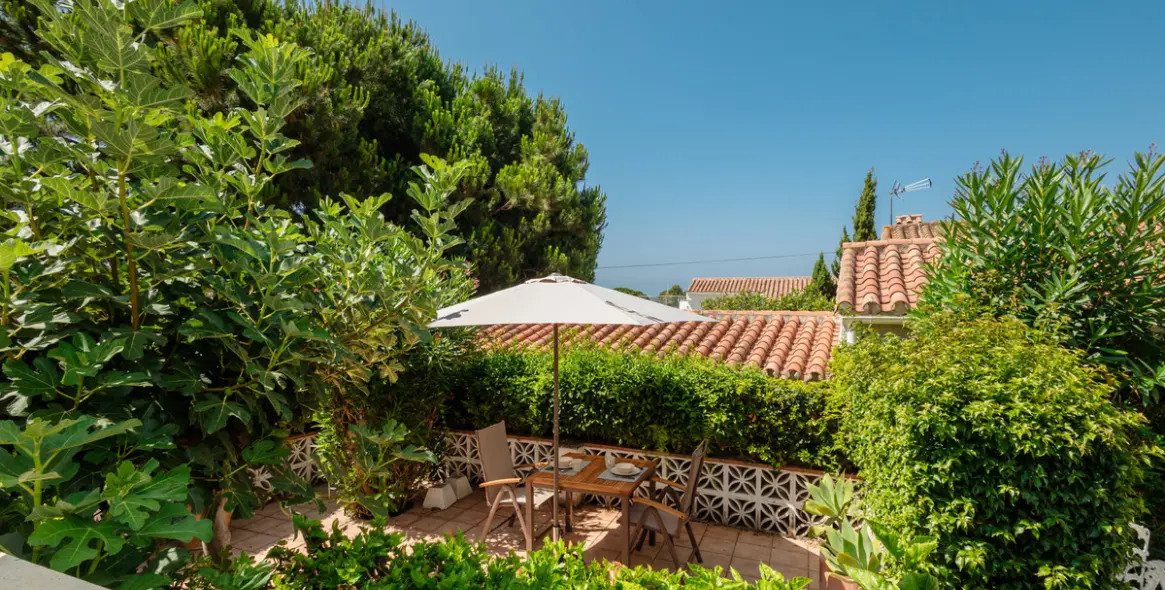 Long-term rent of detached villa in Costabella 7