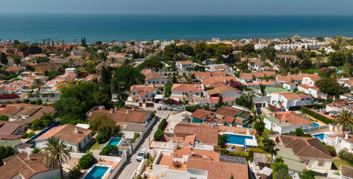 Long-term rent of detached villa in Costabella 10