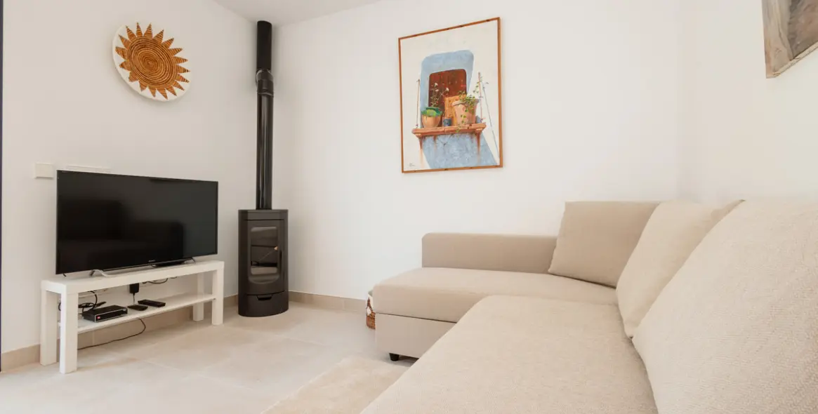 Long-term rent of detached villa in Costabella 18