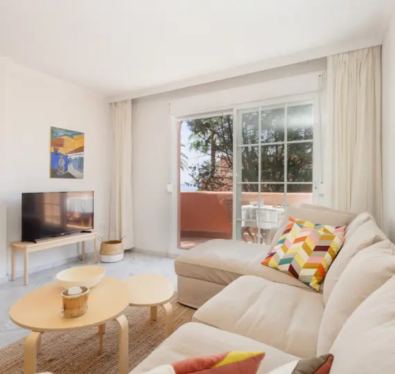 Long-term rent of middle floor apartment in Costabella