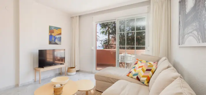 Long-term rent of middle floor apartment in Costabella 1