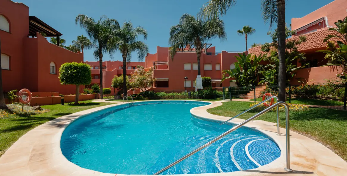 Long-term rent of middle floor apartment in Costabella 4