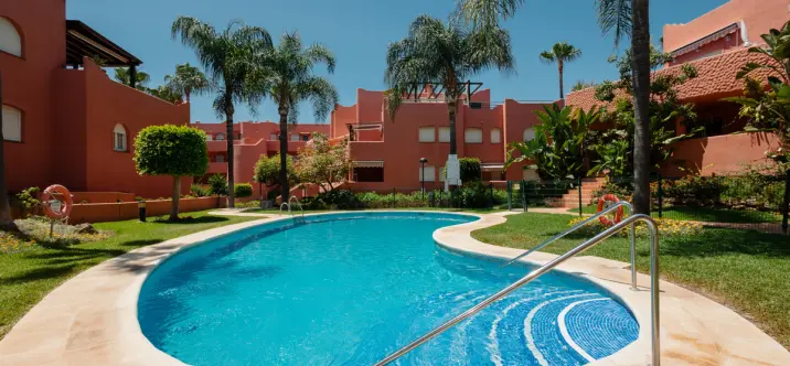 Long-term rent of middle floor apartment in Costabella 3