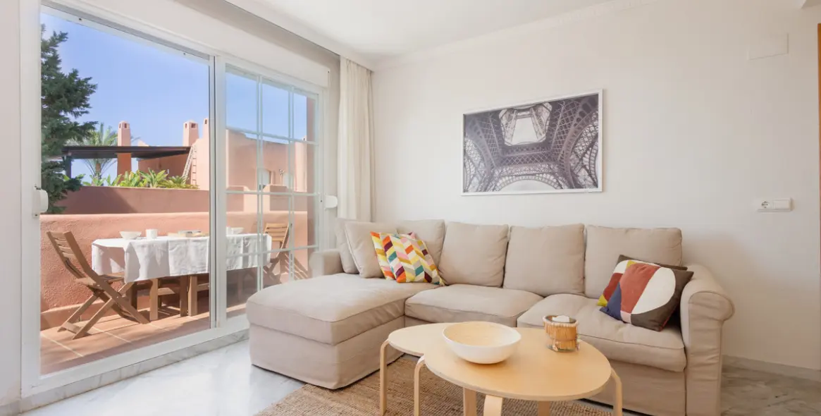 Long-term rent of middle floor apartment in Costabella 7