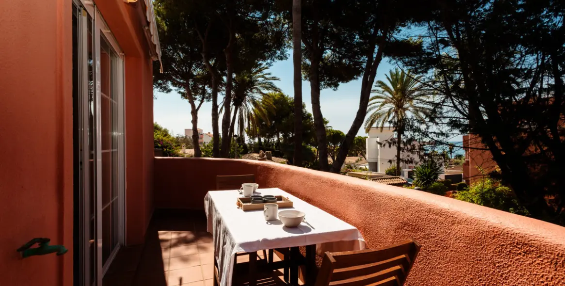 Long-term rent of middle floor apartment in Costabella 8