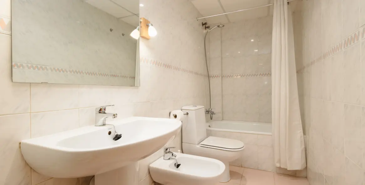 Long-term rent of middle floor apartment in Costabella 19