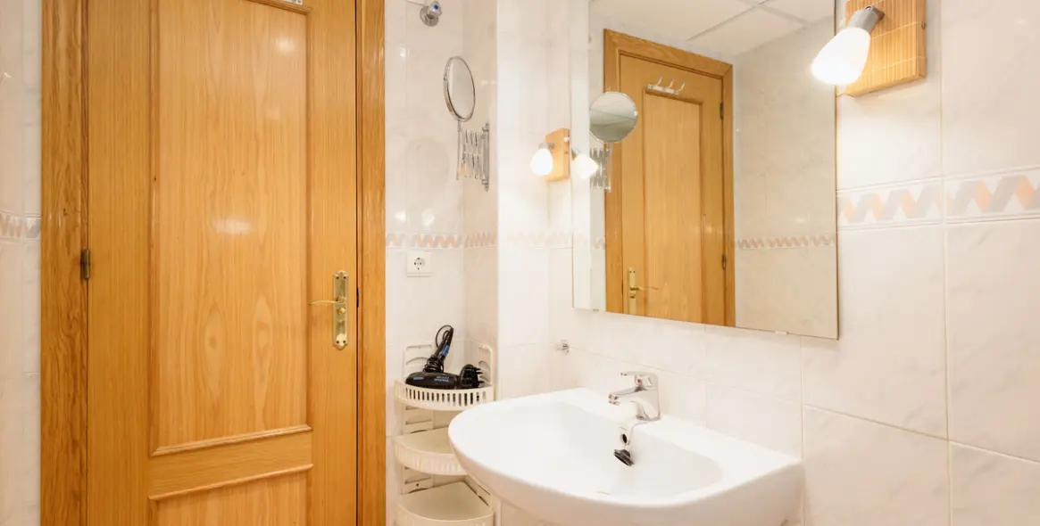 Long-term rent of middle floor apartment in Costabella 20