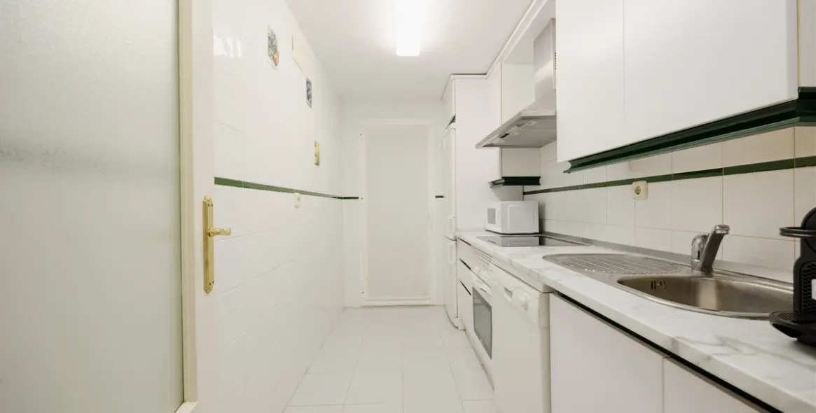 Short-term rent of middle floor apartment in Nueva Andalucía 10