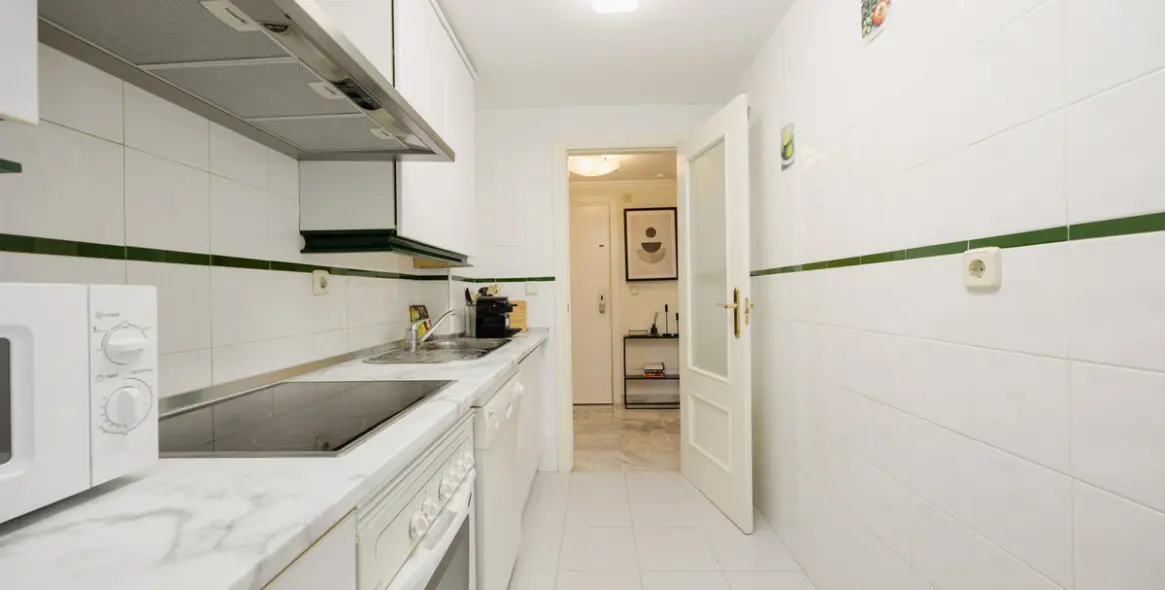 Short-term rent of middle floor apartment in Nueva Andalucía 11