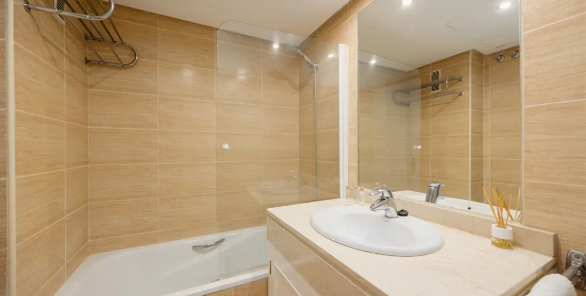 Short-term rent of middle floor apartment in Nueva Andalucía 15