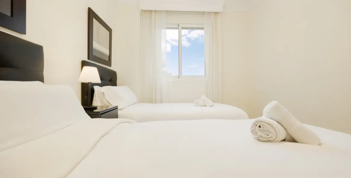 Short-term rent of middle floor apartment in Nueva Andalucía 18