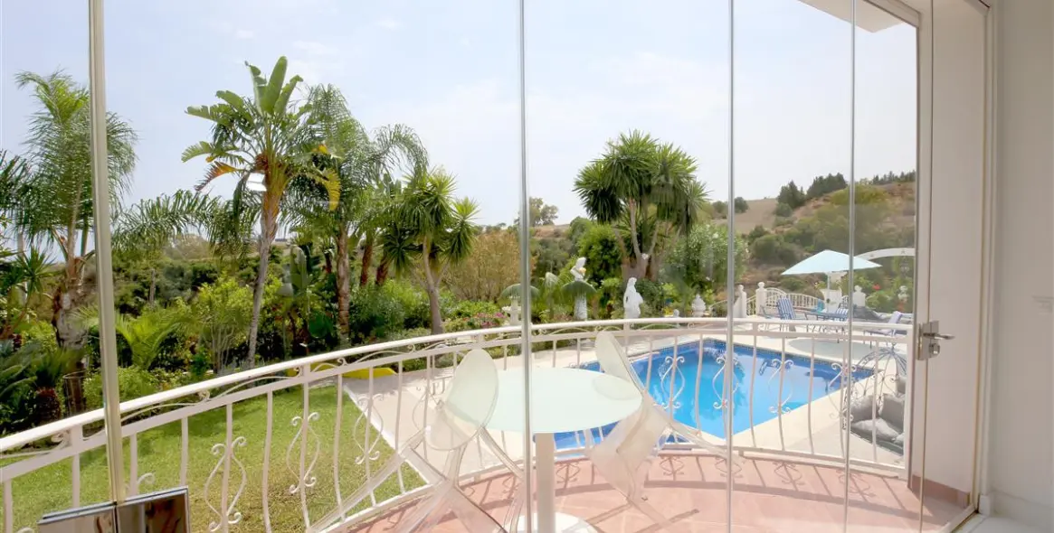 Short-term rent of detached villa in Estepona 3