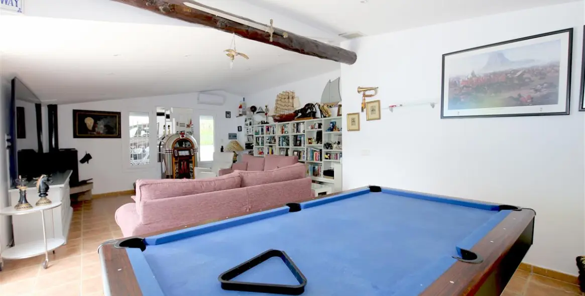 Short-term rent of detached villa in Estepona 8