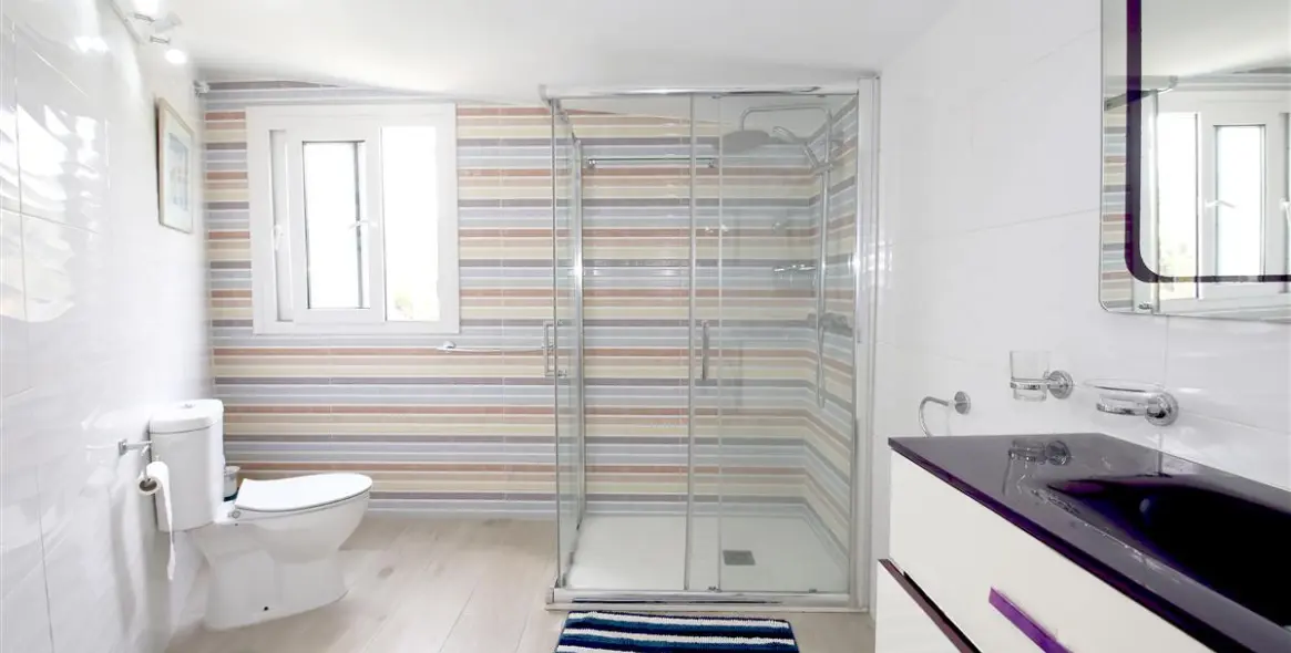 Short-term rent of detached villa in Estepona 11