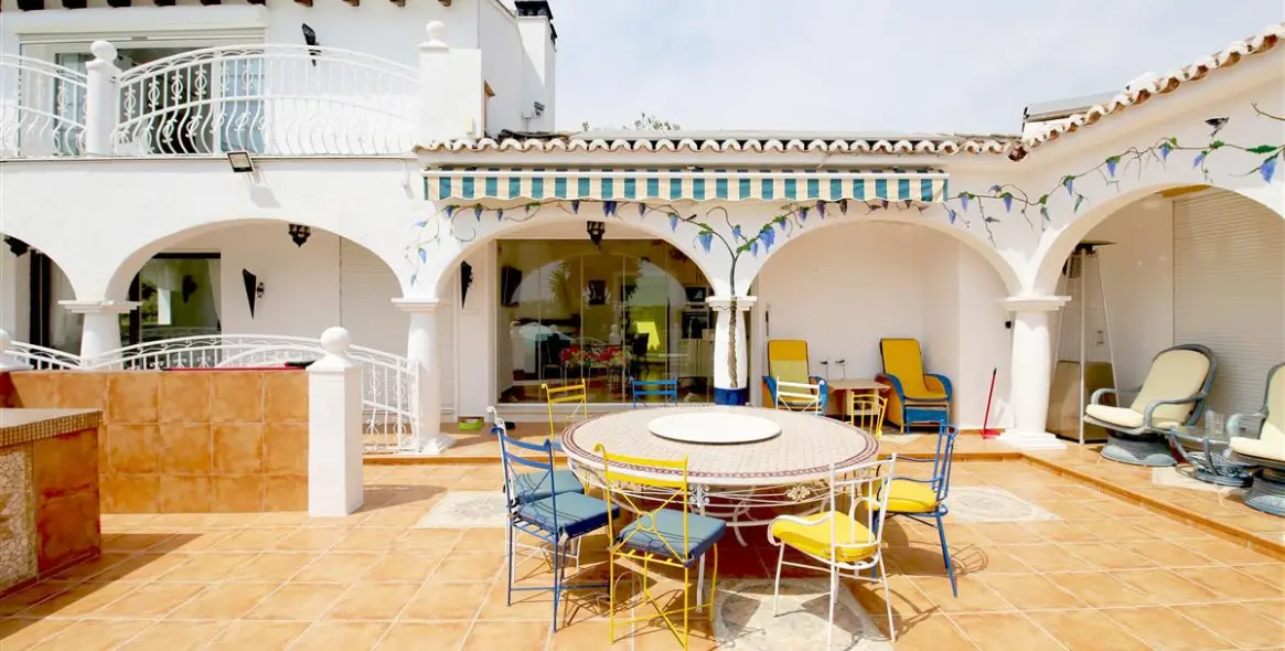 Short-term rent of detached villa in Estepona 12
