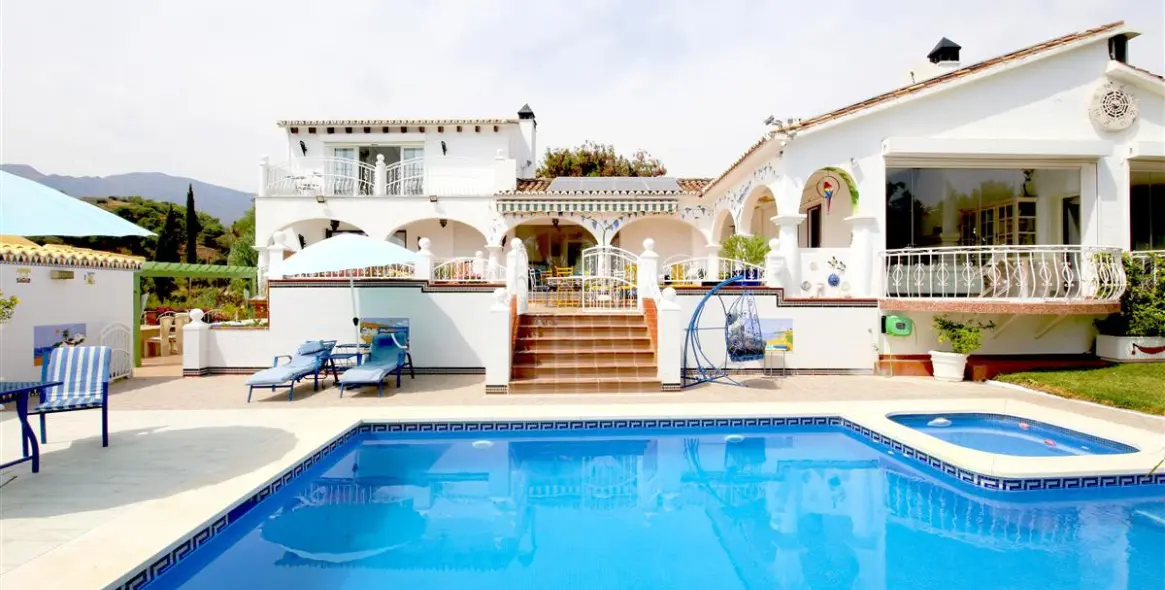Short-term rent of detached villa in Estepona 14