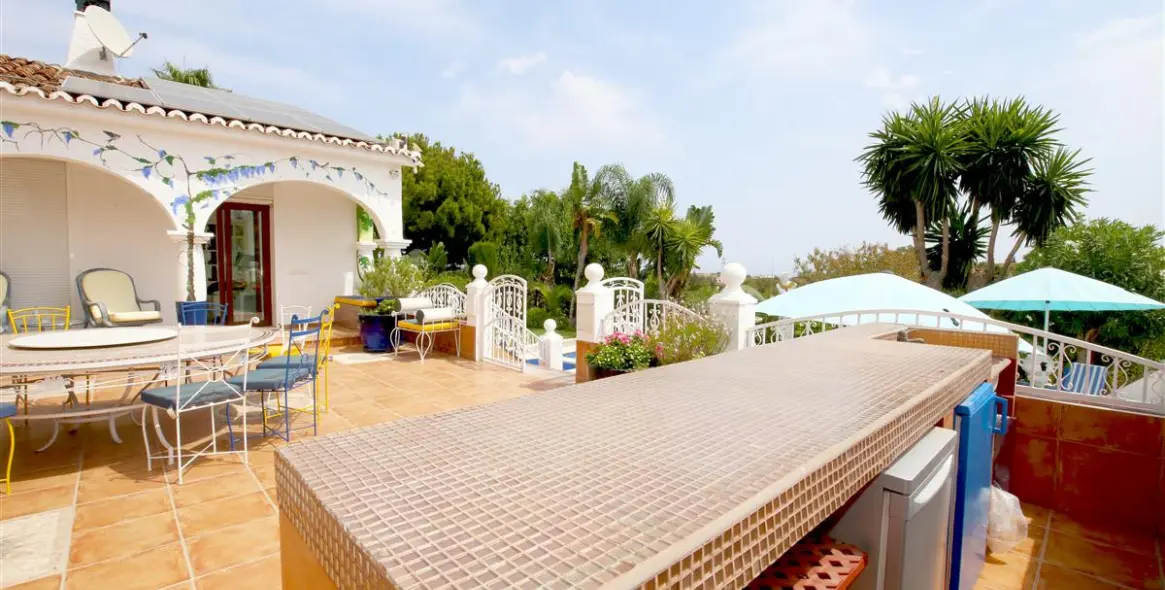 Short-term rent of detached villa in Estepona 17