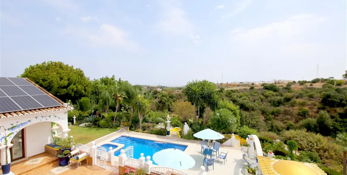 Short-term rent of detached villa in Estepona 20