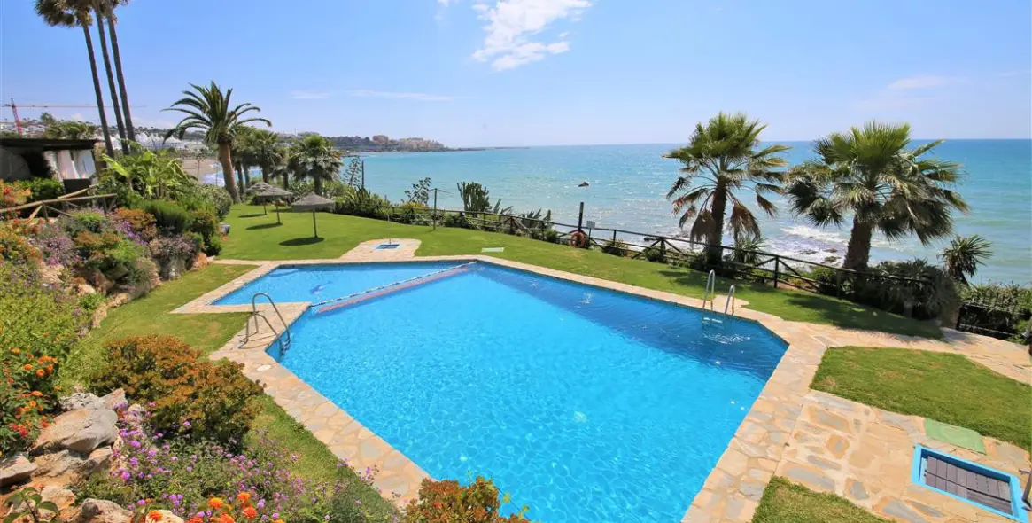 Краткосрочная аренда дома на две семьи в Estepona 1