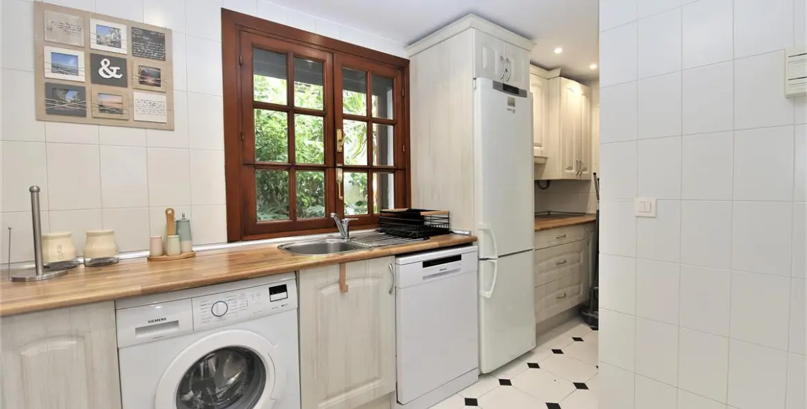 Short-term rent of semi-detached house in Estepona 4