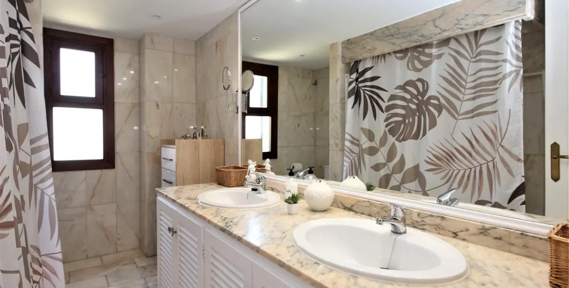 Short-term rent of semi-detached house in Estepona 13