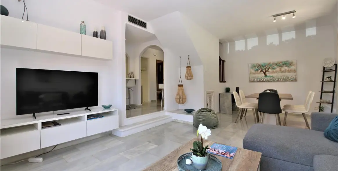 Short-term rent of semi-detached house in Estepona 18