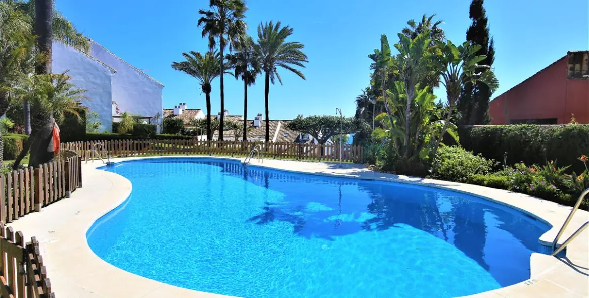 Short-term rent of semi-detached house in Estepona 21